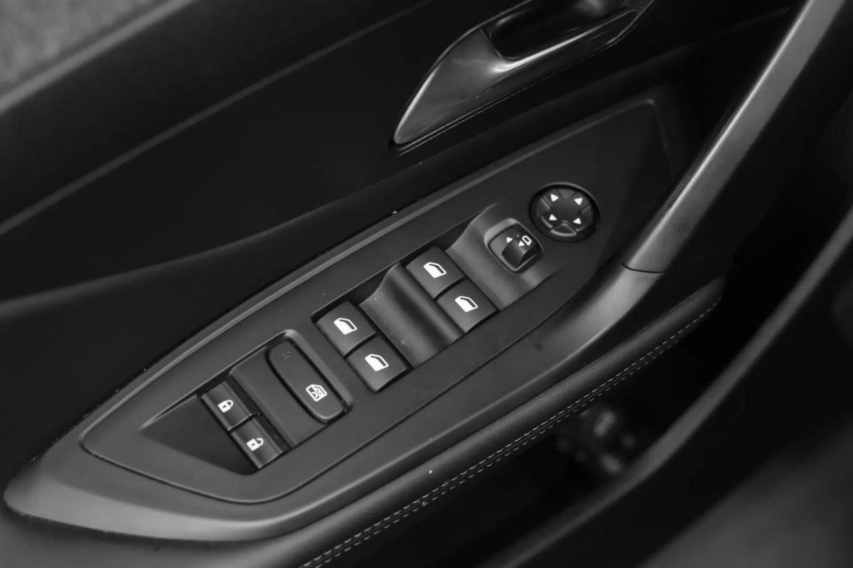 peugeot-408-2023-hibrido-a-gasolina-1598cc