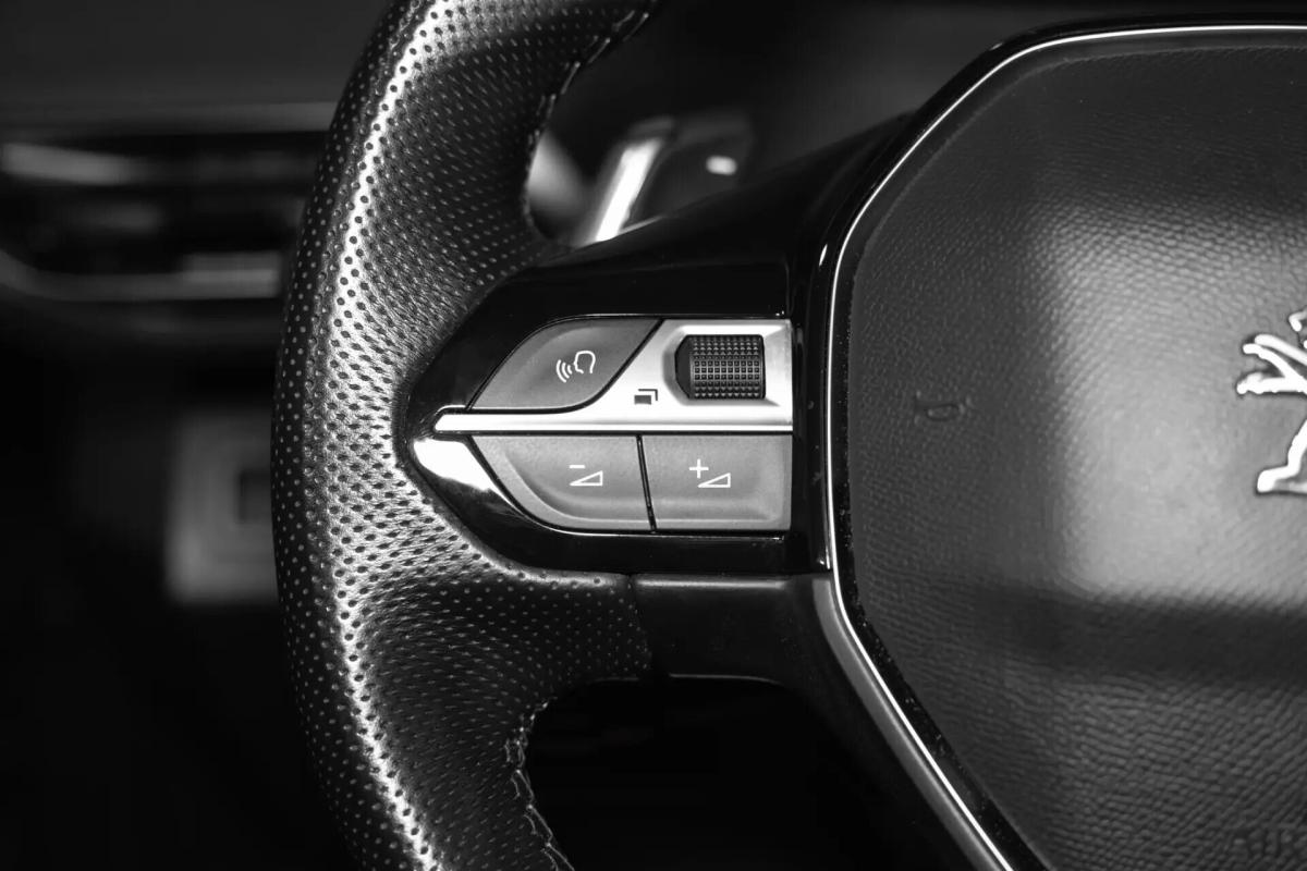 peugeot-5008-2023-gasolina-1199cc