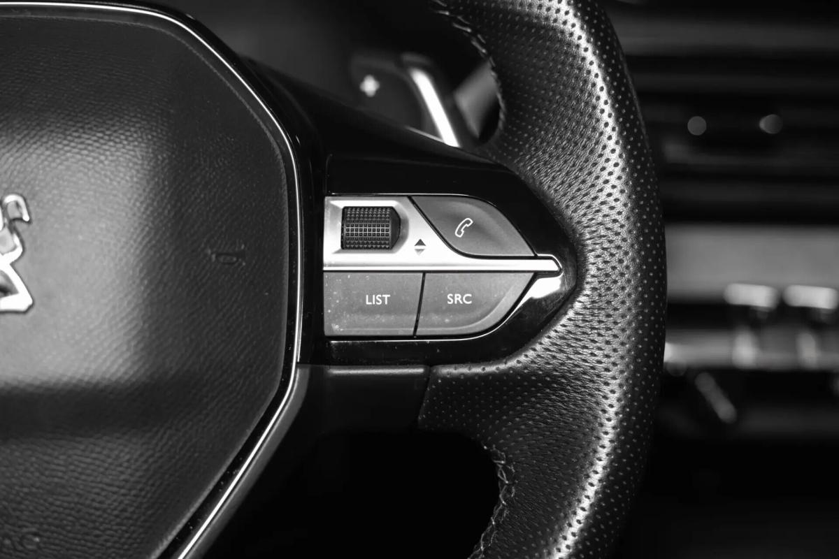 peugeot-5008-2023-gasolina-1199cc