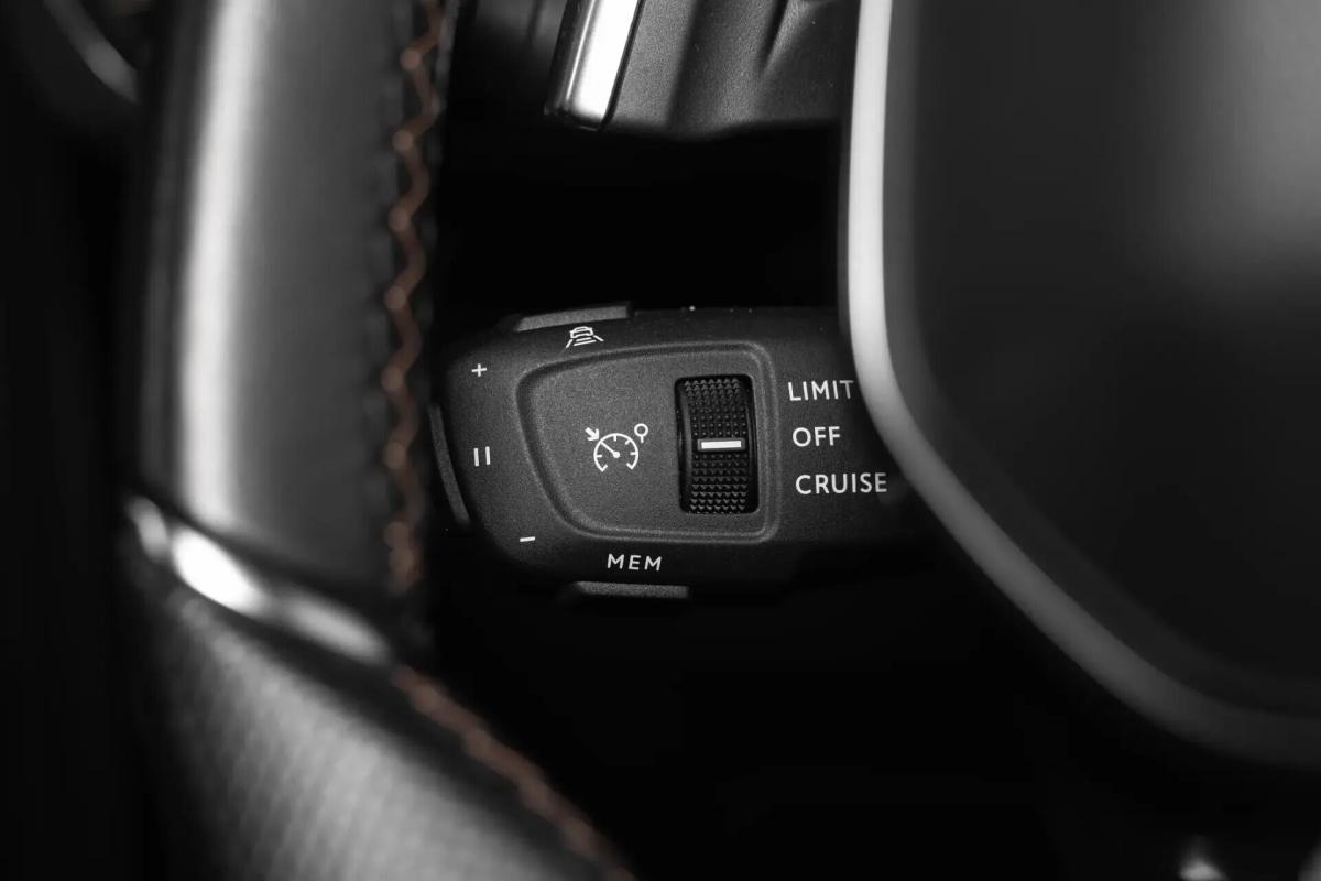 peugeot-5008-2023-gasolina-1199cc