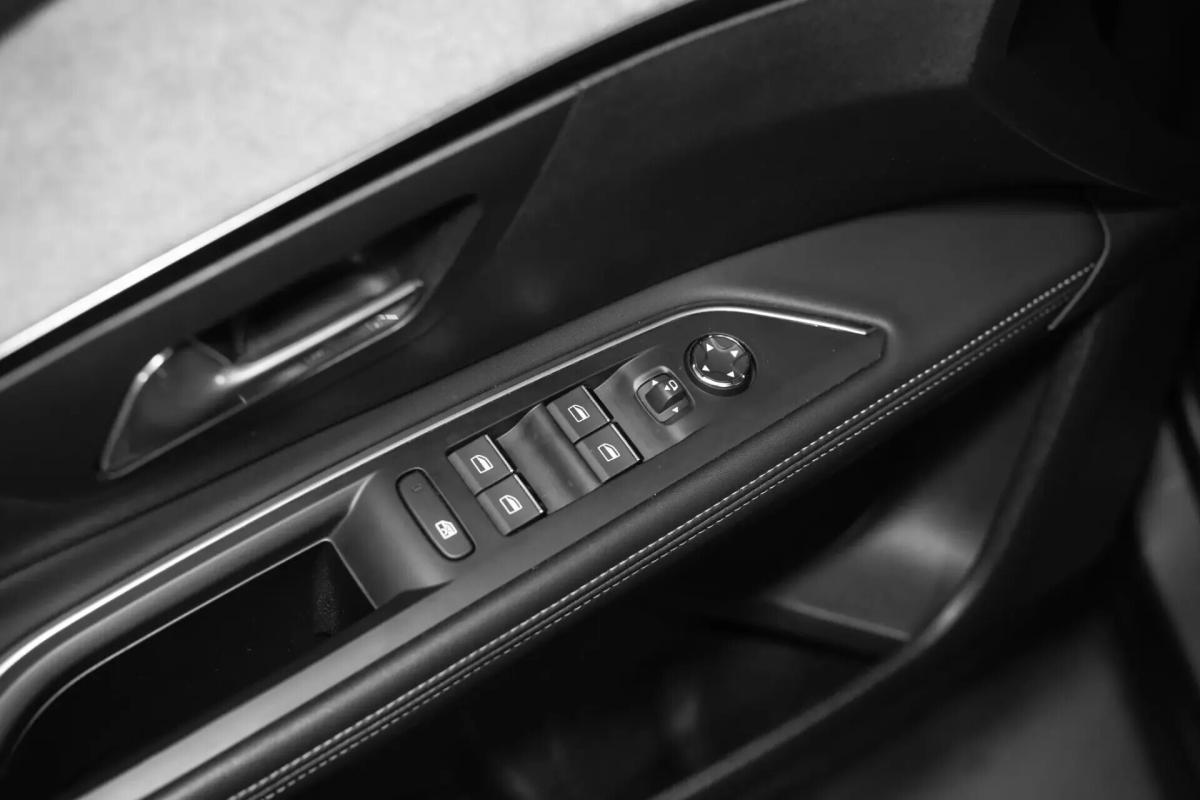 peugeot-5008-2023-gasolina-1199cc