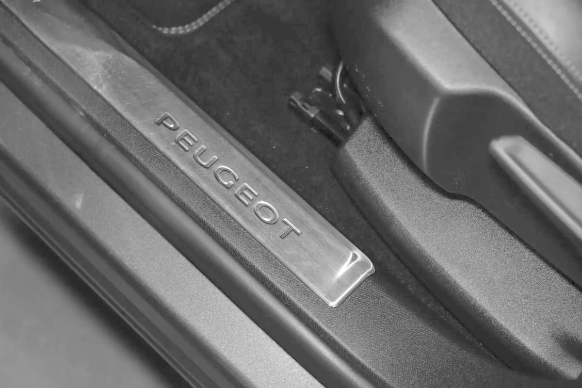 peugeot-5008-2023-gasolina-1199cc