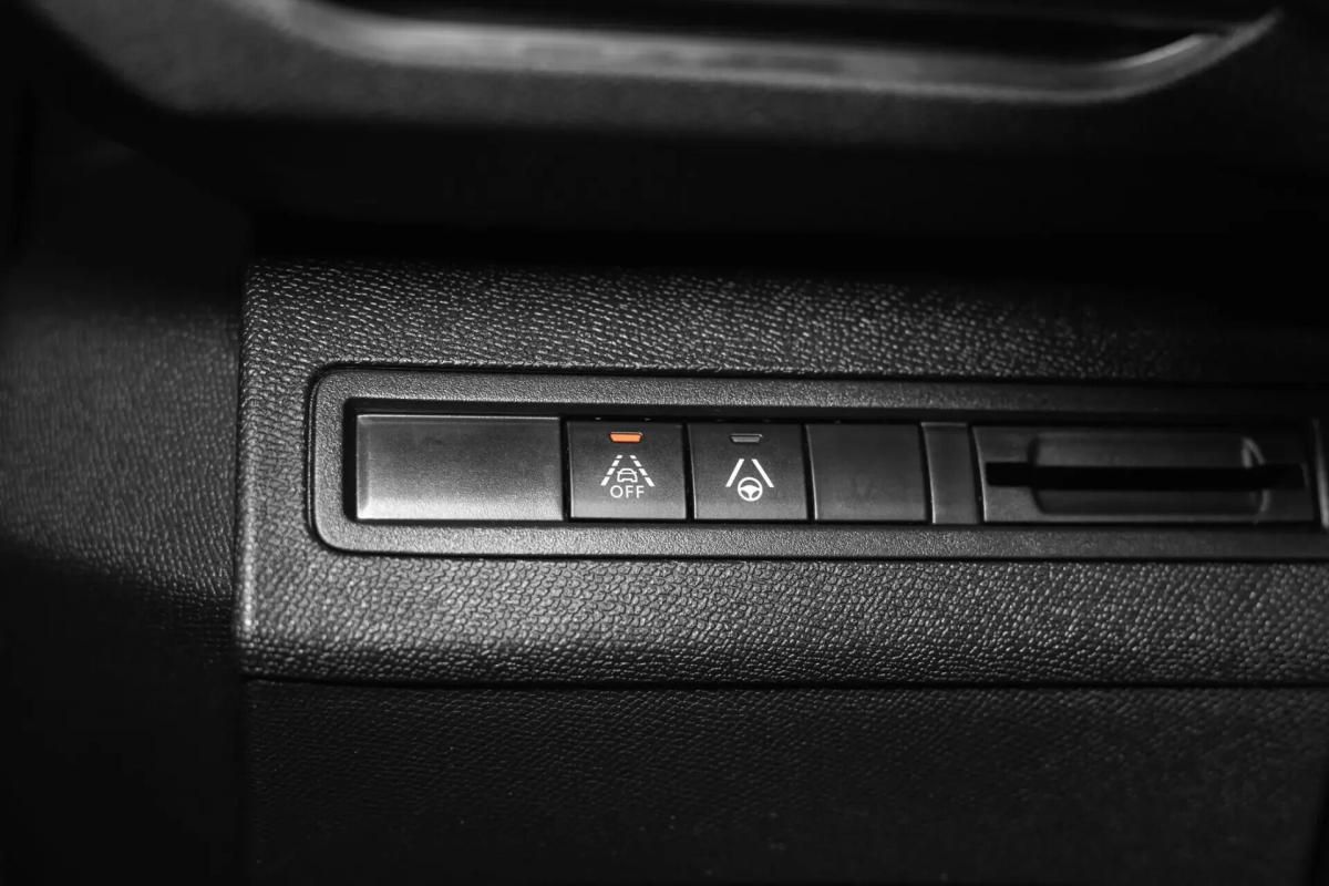 peugeot-5008-2023-gasolina-1199cc