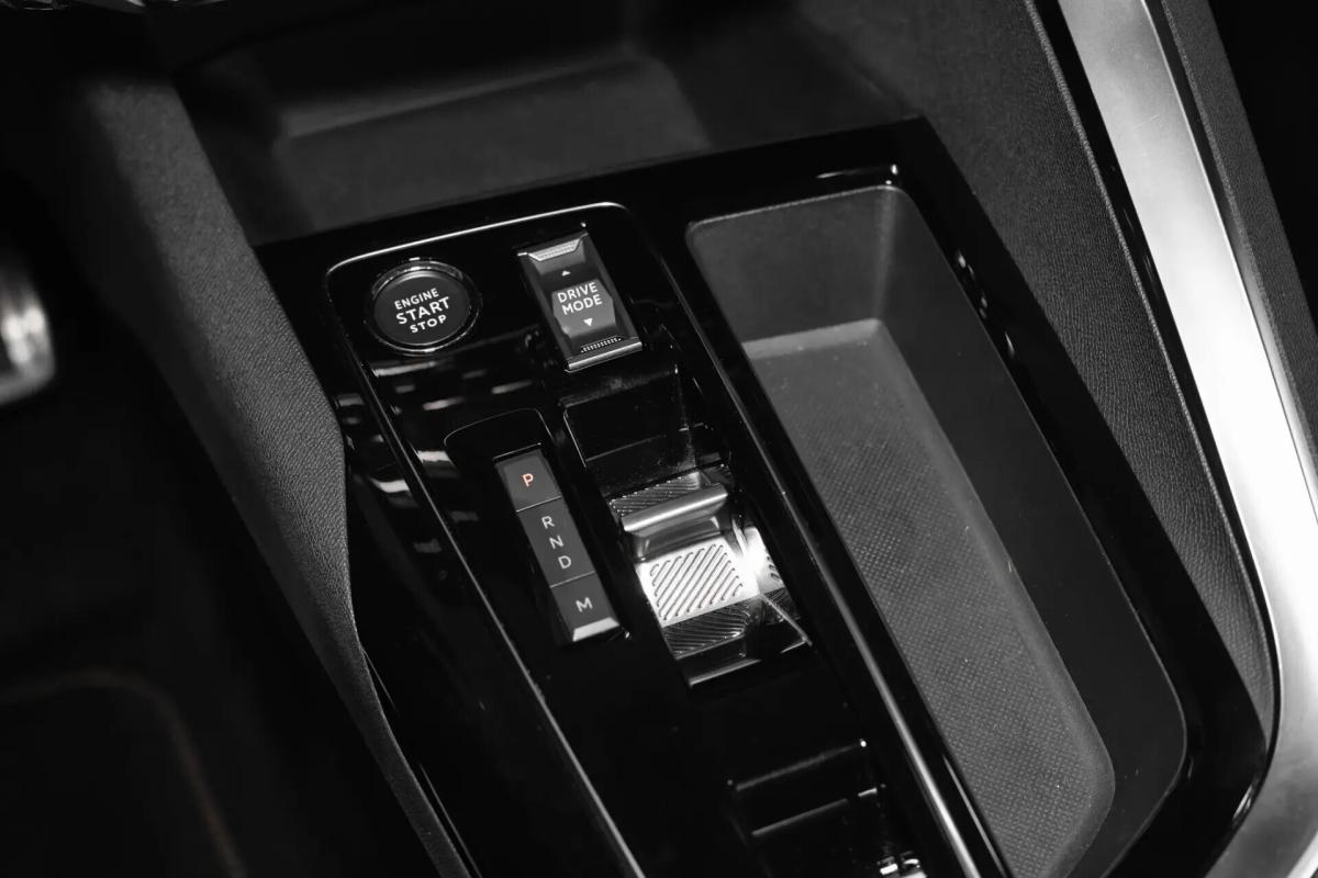 peugeot-5008-2023-gasolina-1199cc