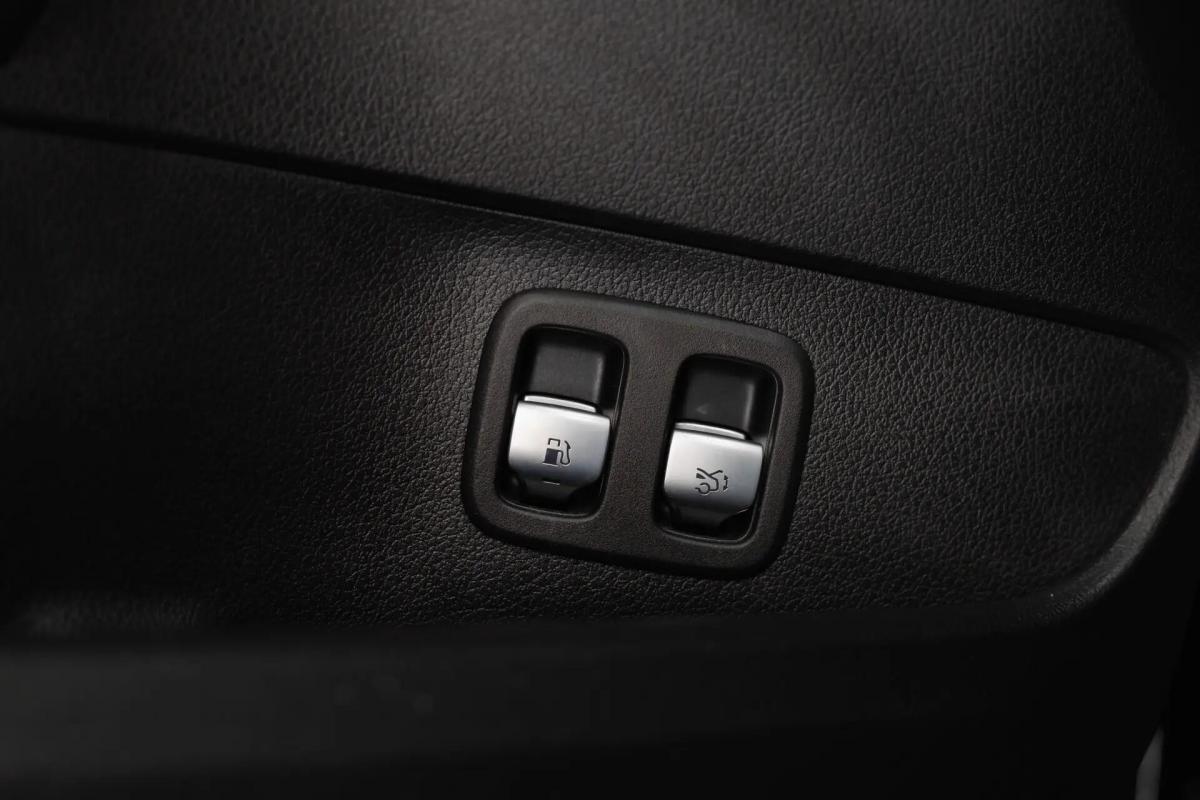 mercedes-benz-classe-c-c-300-2022-hibrido-a-gasolina-1991cc