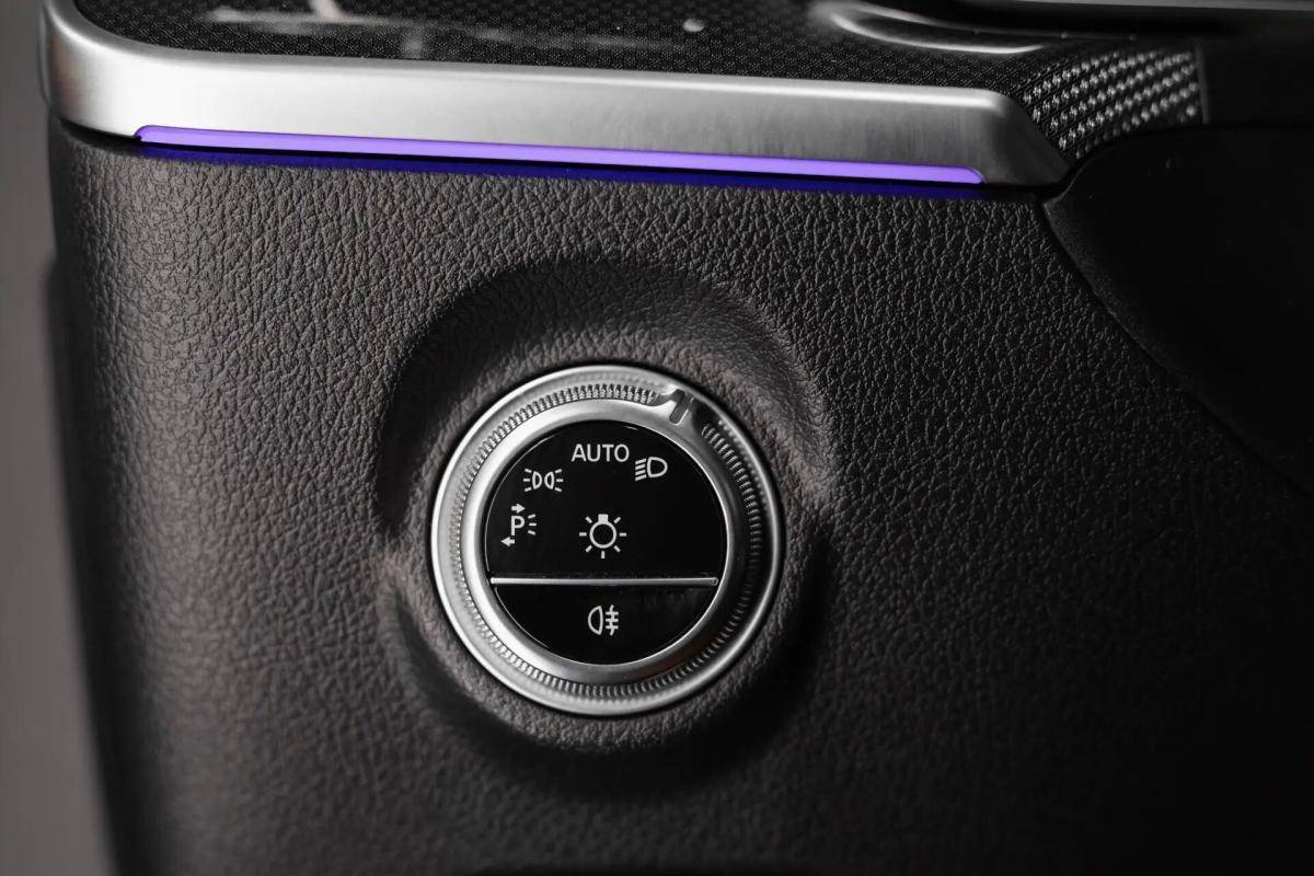 mercedes-benz-classe-c-c-300-2022-hibrido-a-gasolina-1991cc