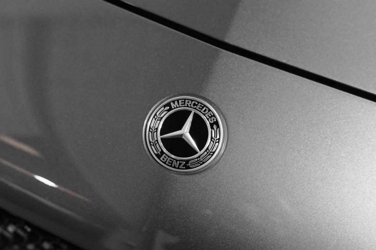 mercedes-benz-classe-c-c-300-e-2023-hibrido-a-gasolina-1999cc