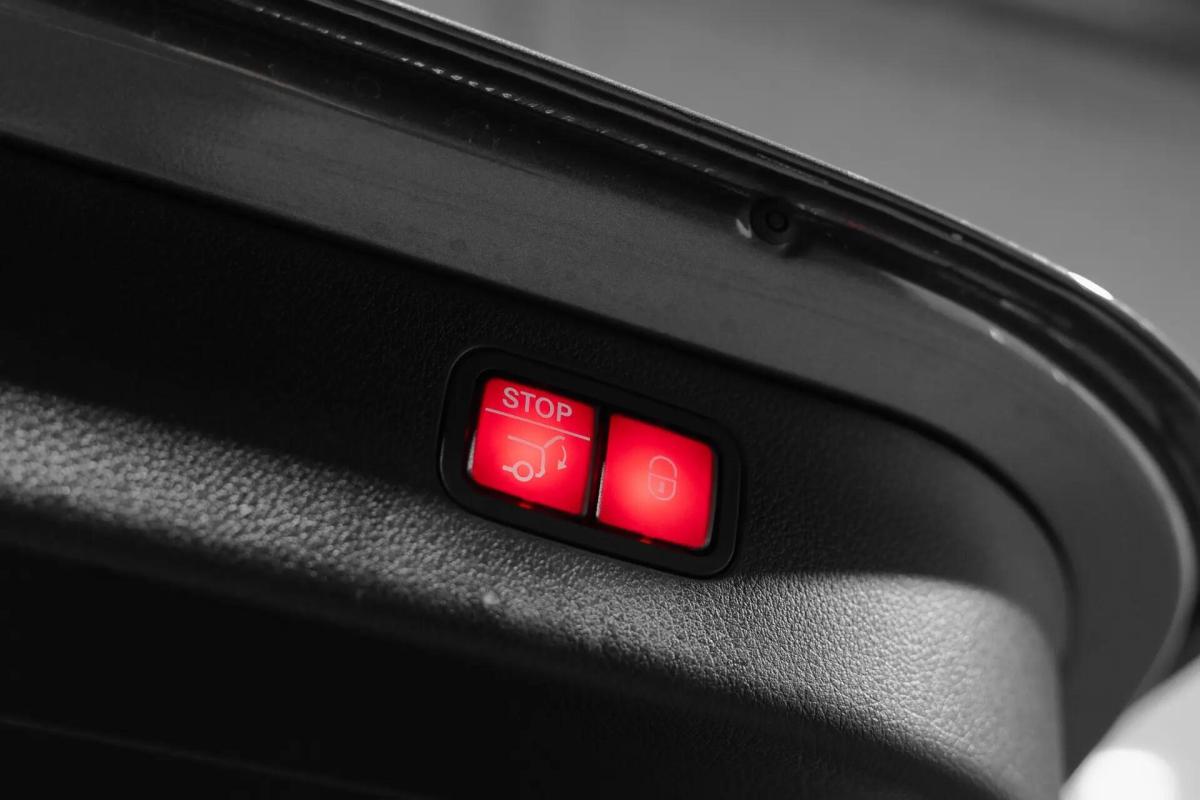 mercedes-benz-classe-c-c-300-e-2023-hibrido-a-gasolina-1999cc