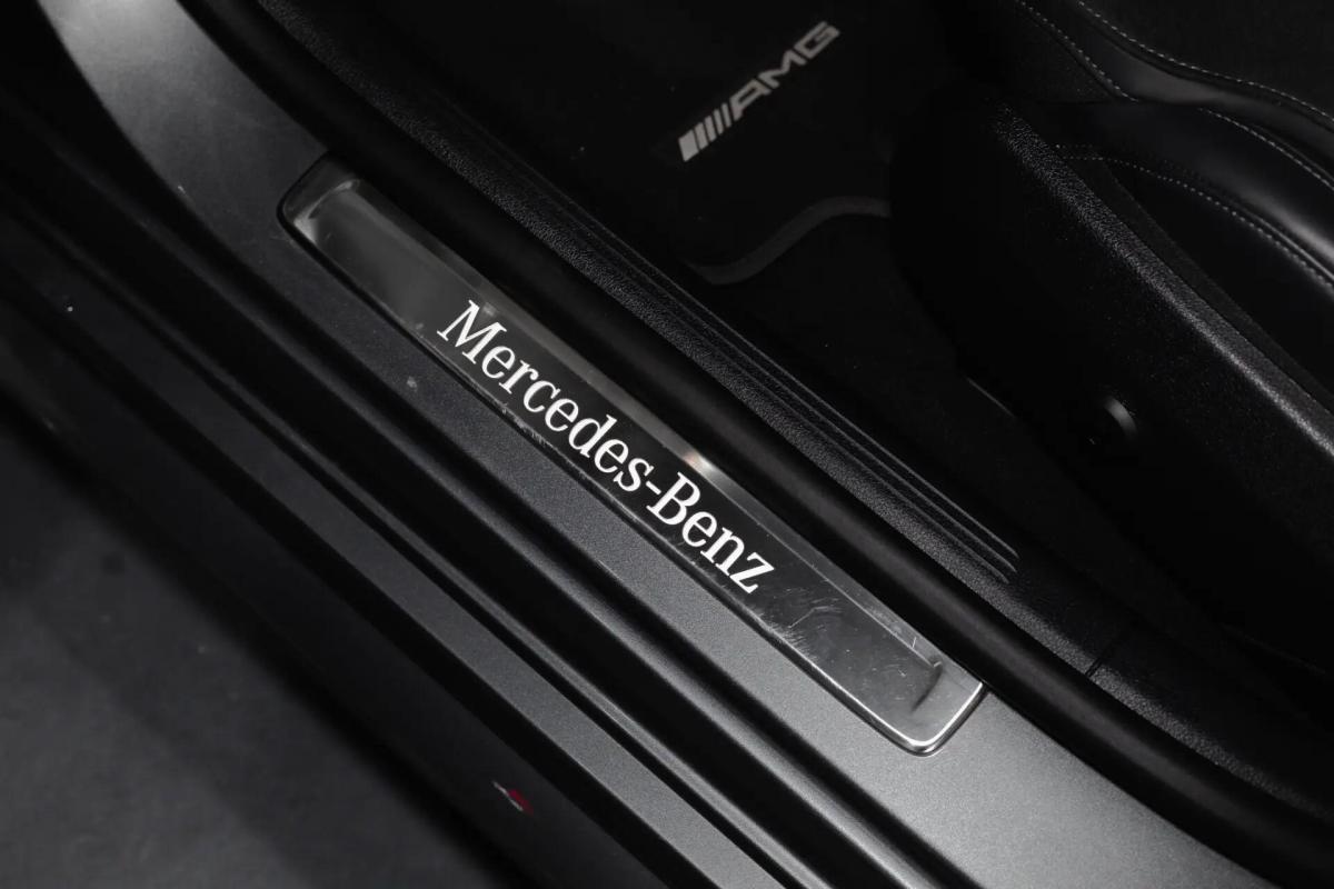 mercedes-benz-classe-c-c-300-e-2023-hibrido-a-gasolina-1999cc