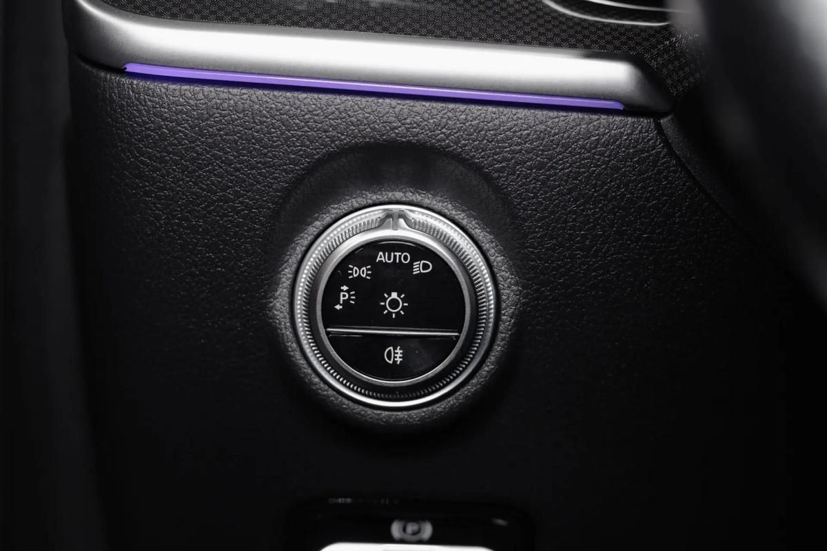mercedes-benz-classe-c-c-300-e-2023-hibrido-a-gasolina-1999cc