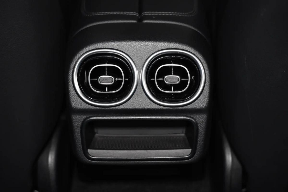 mercedes-benz-classe-c-c-300-e-2023-hibrido-a-gasolina-1999cc