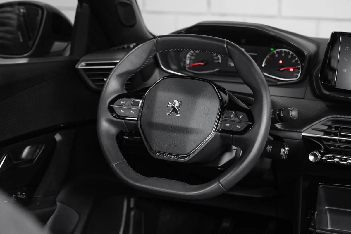 peugeot-2008-2022-gasolina-1199cc