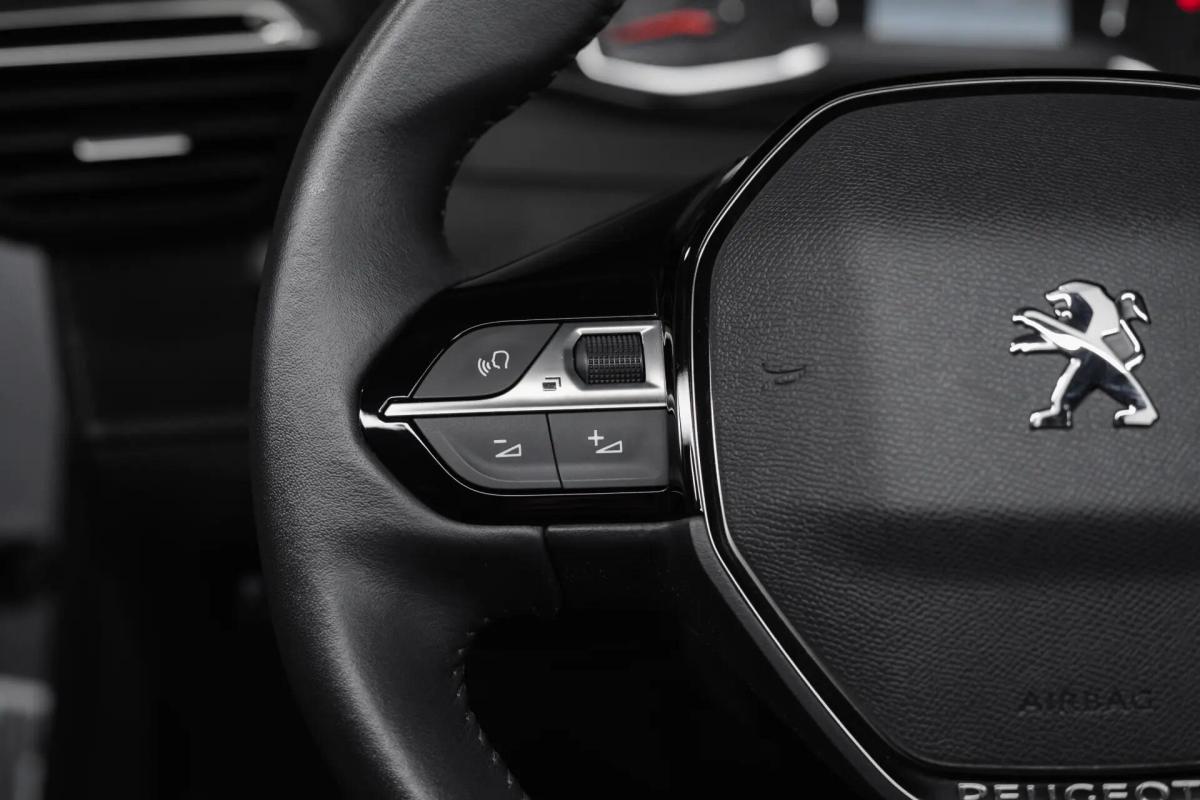 peugeot-2008-2022-gasolina-1199cc