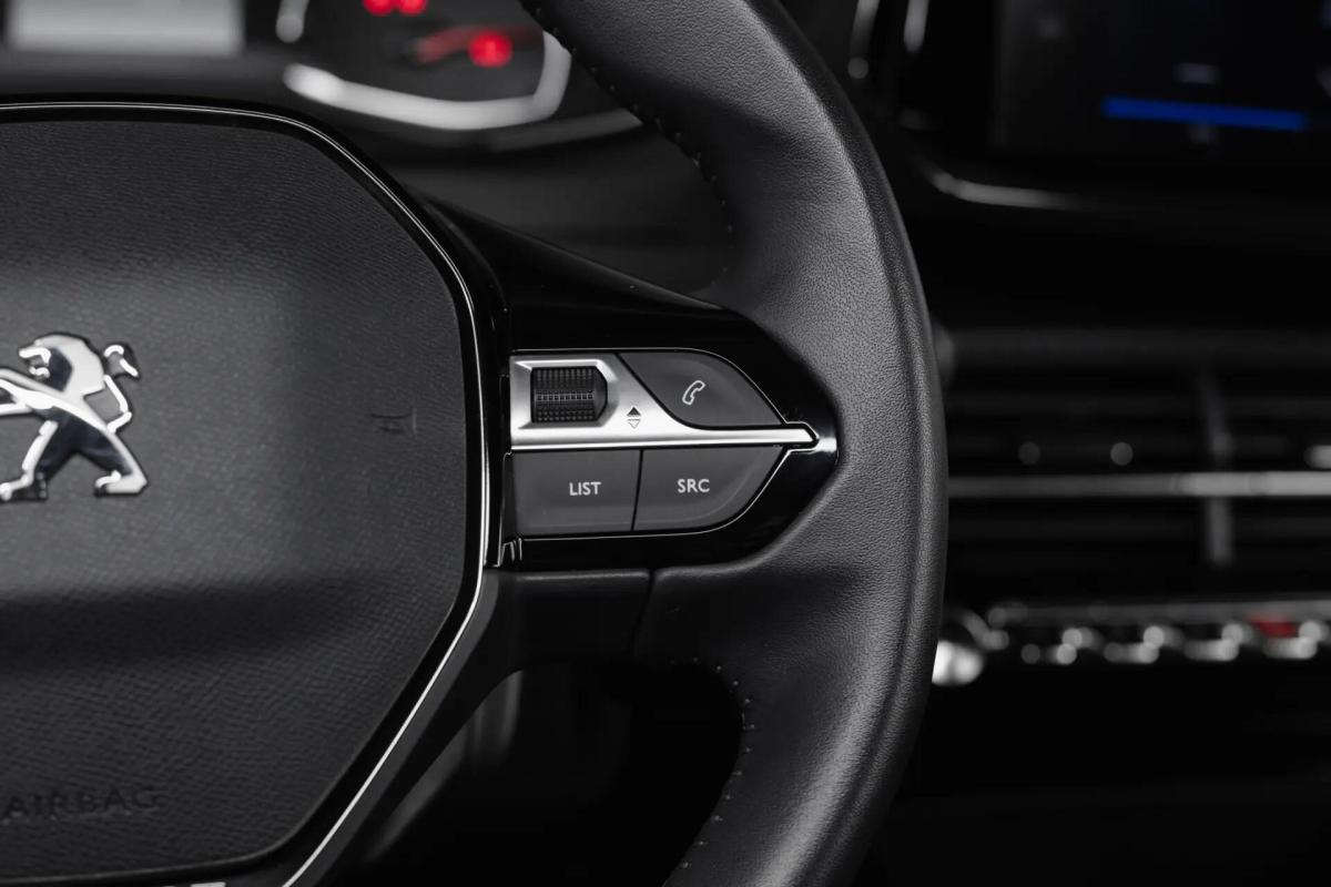 peugeot-2008-2022-gasolina-1199cc