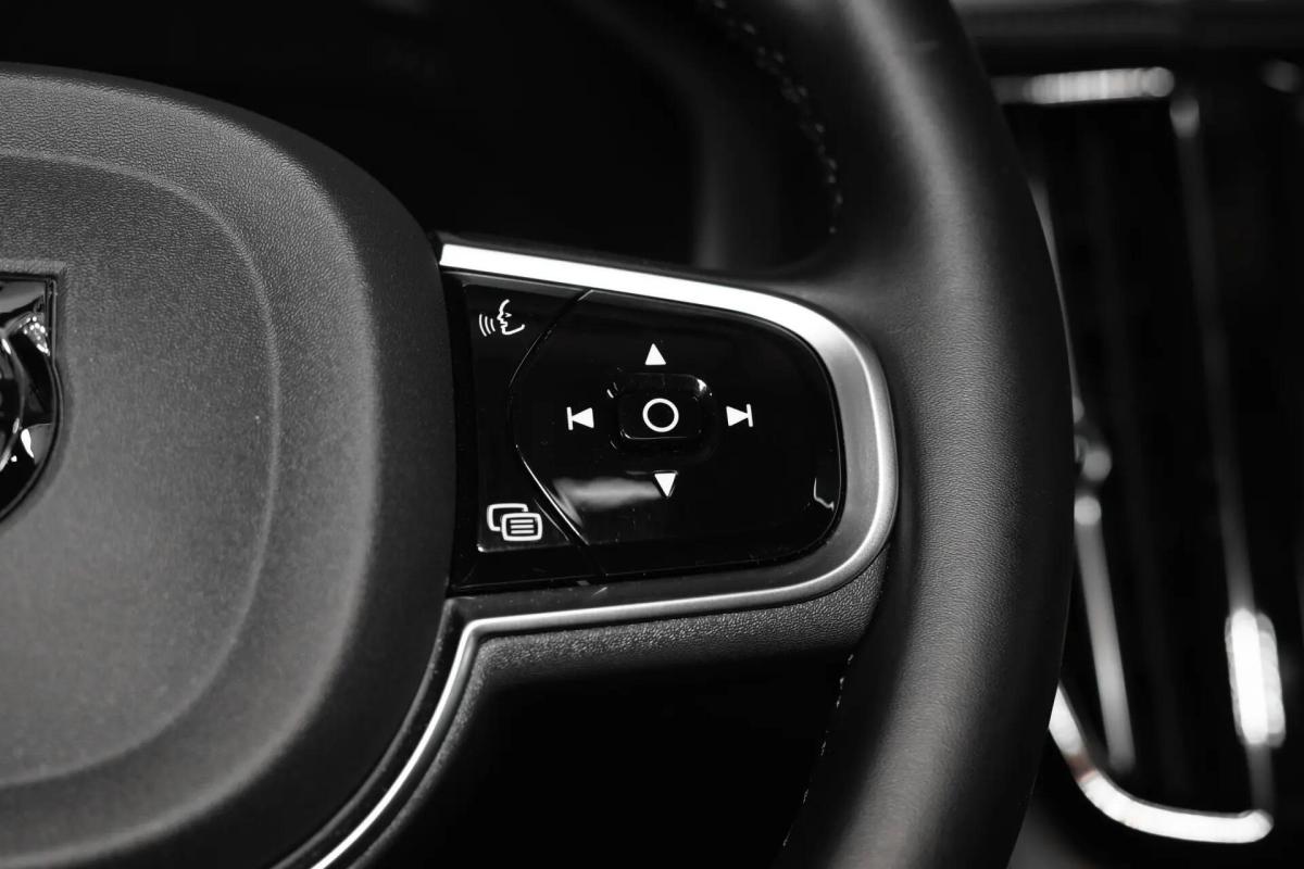 volvo-xc60-2024-hibrido-a-gasolina-1969cc