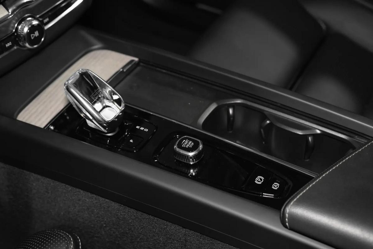 volvo-xc60-2024-hibrido-a-gasolina-1969cc