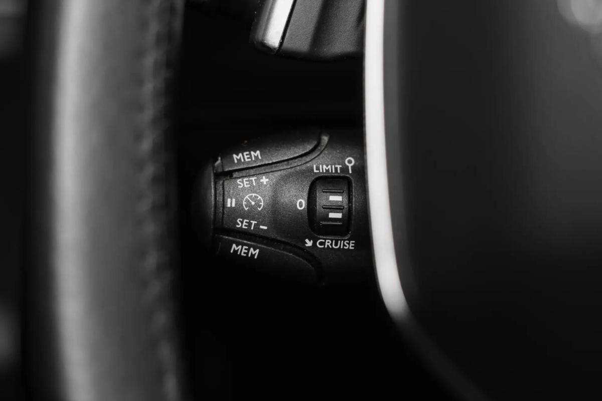 peugeot-208-2021-gasolina-1199cc