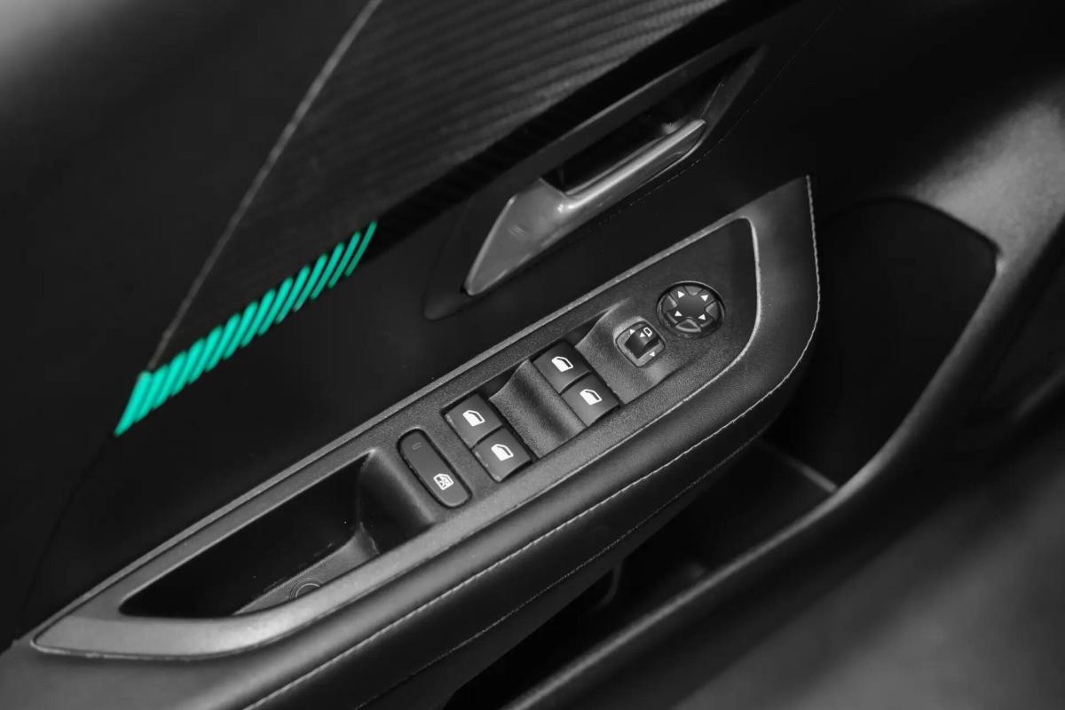 peugeot-208-2021-gasolina-1199cc