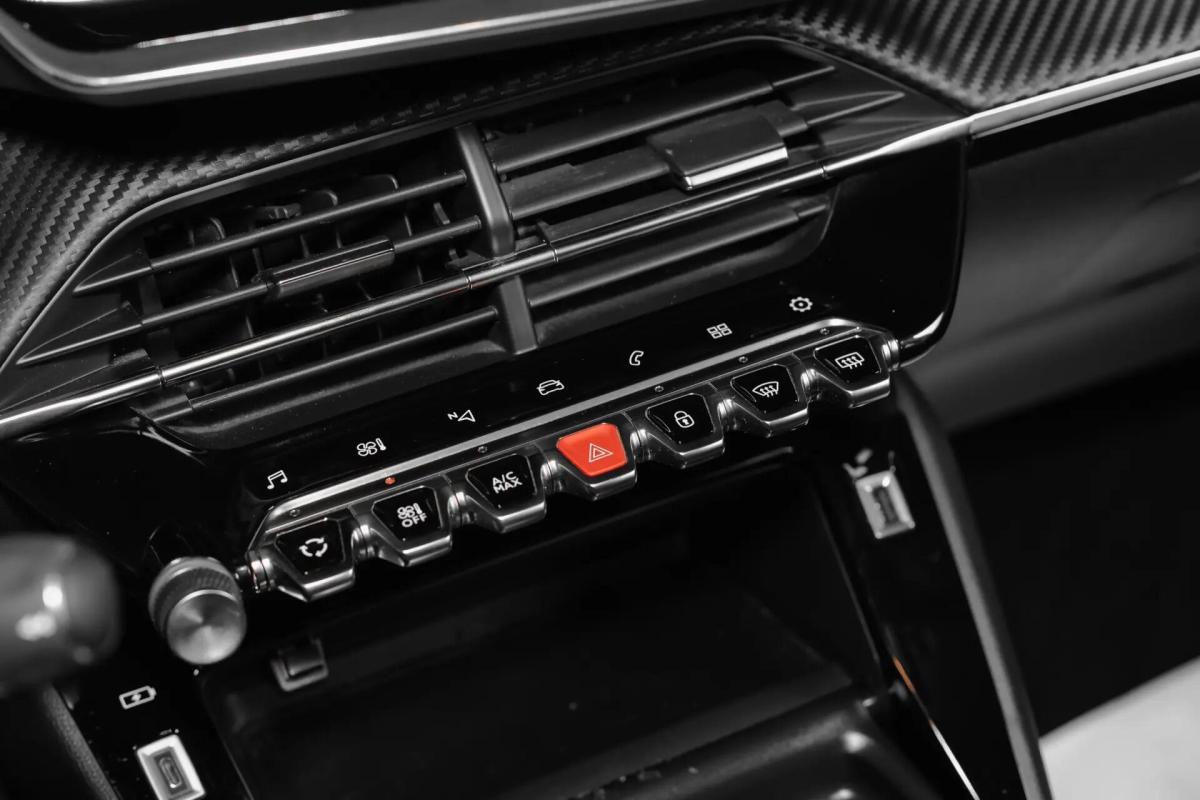 peugeot-208-2021-gasolina-1199cc