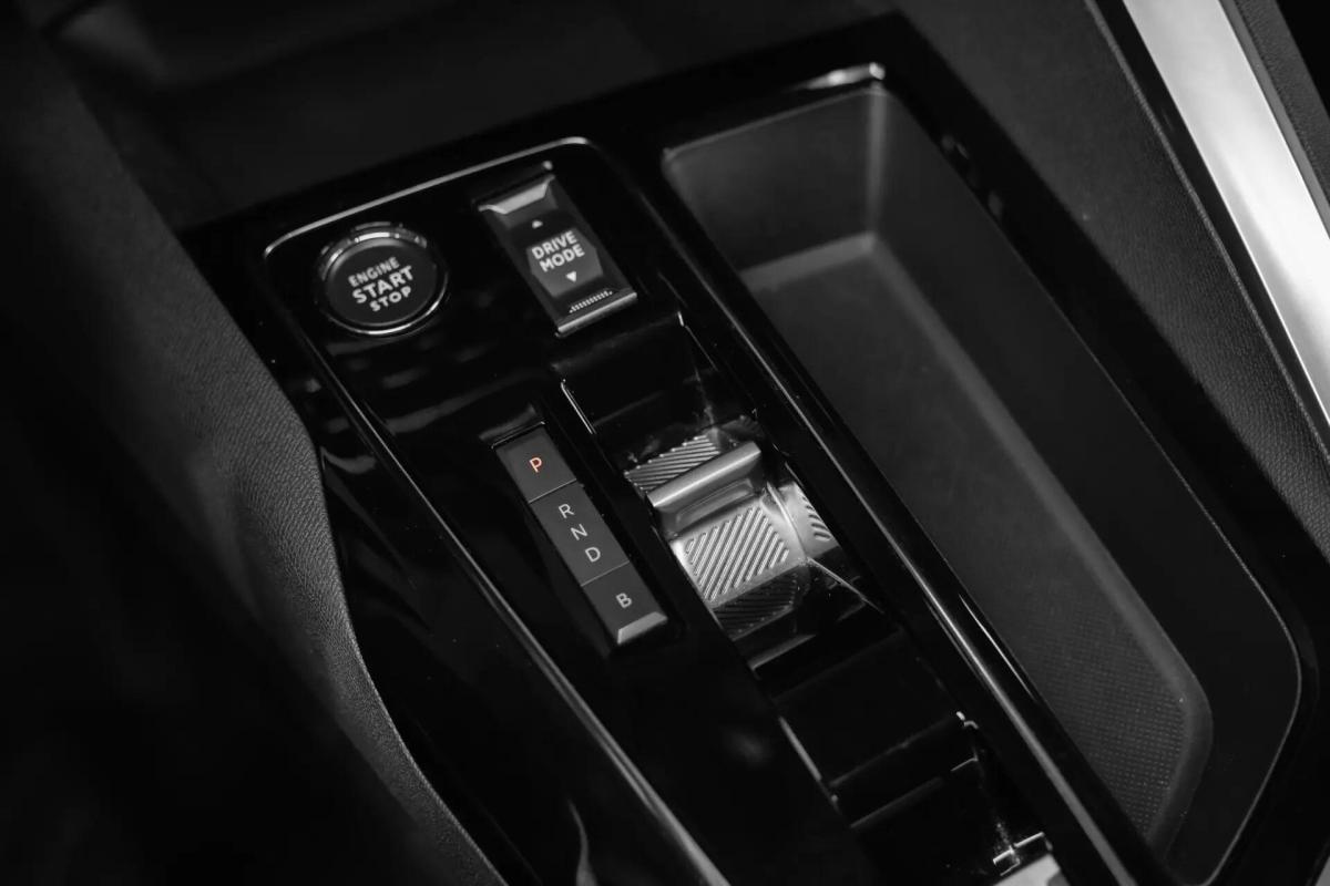 peugeot-3008-2023-hibrido-a-gasolina-1598cc
