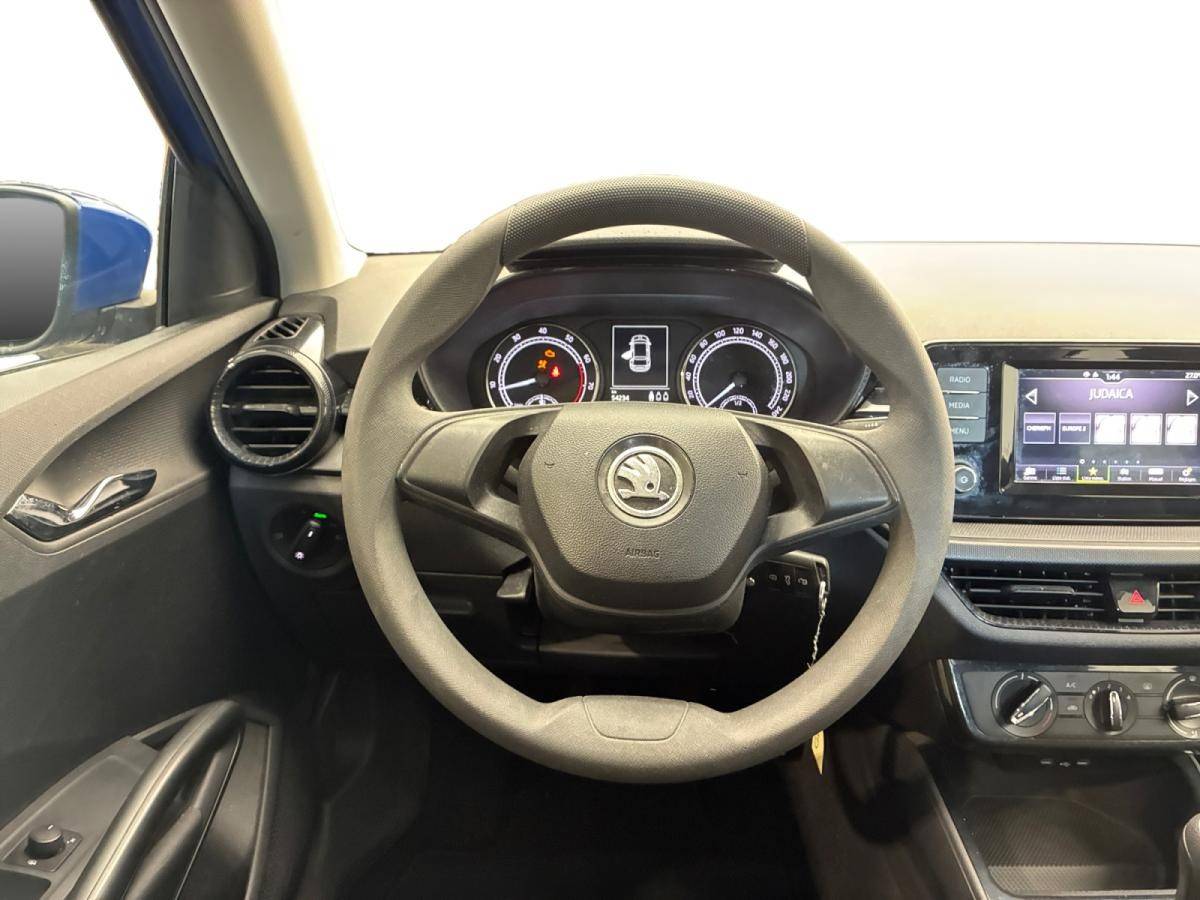 skoda-fabia-2022-gasolina-999cc