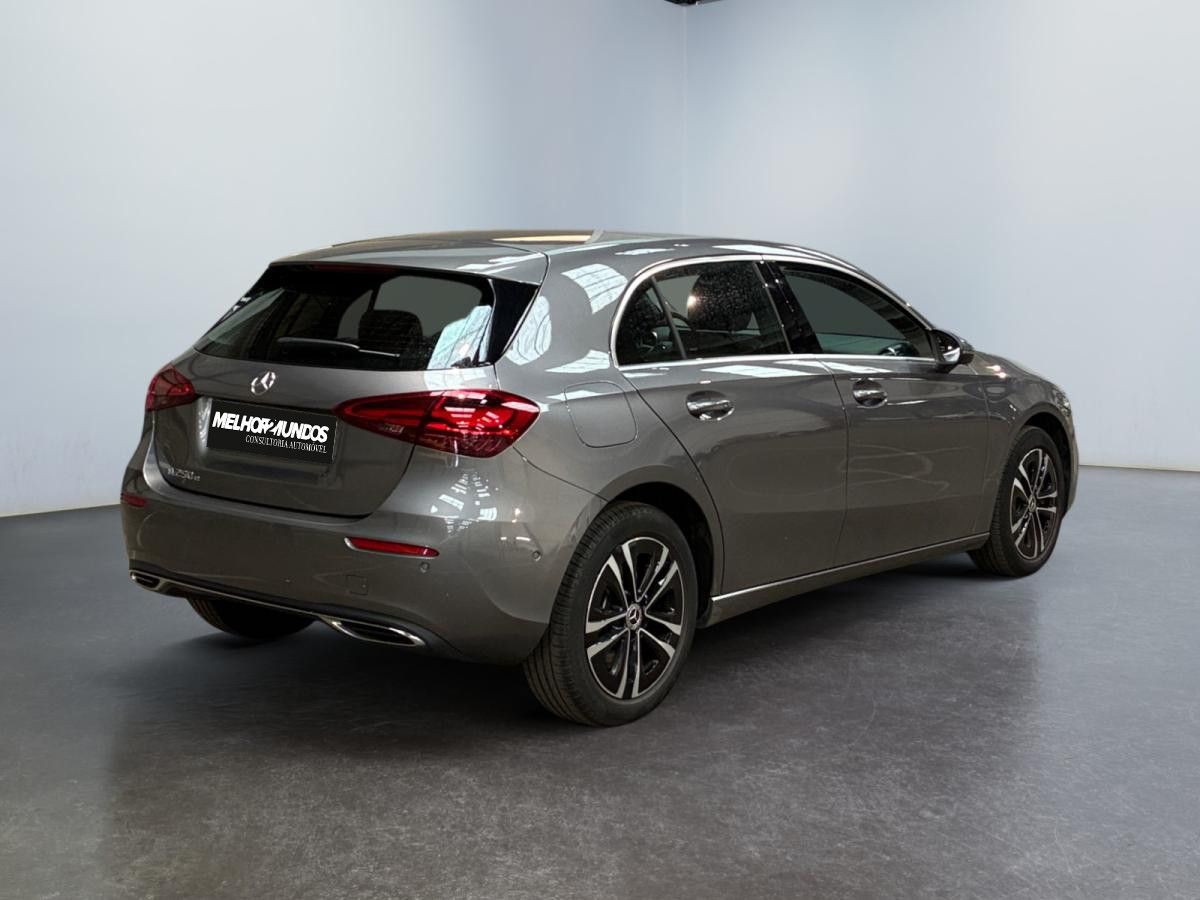 mercedes-benz-classe-a-2023-hibrido-a-gasolina-1332cc
