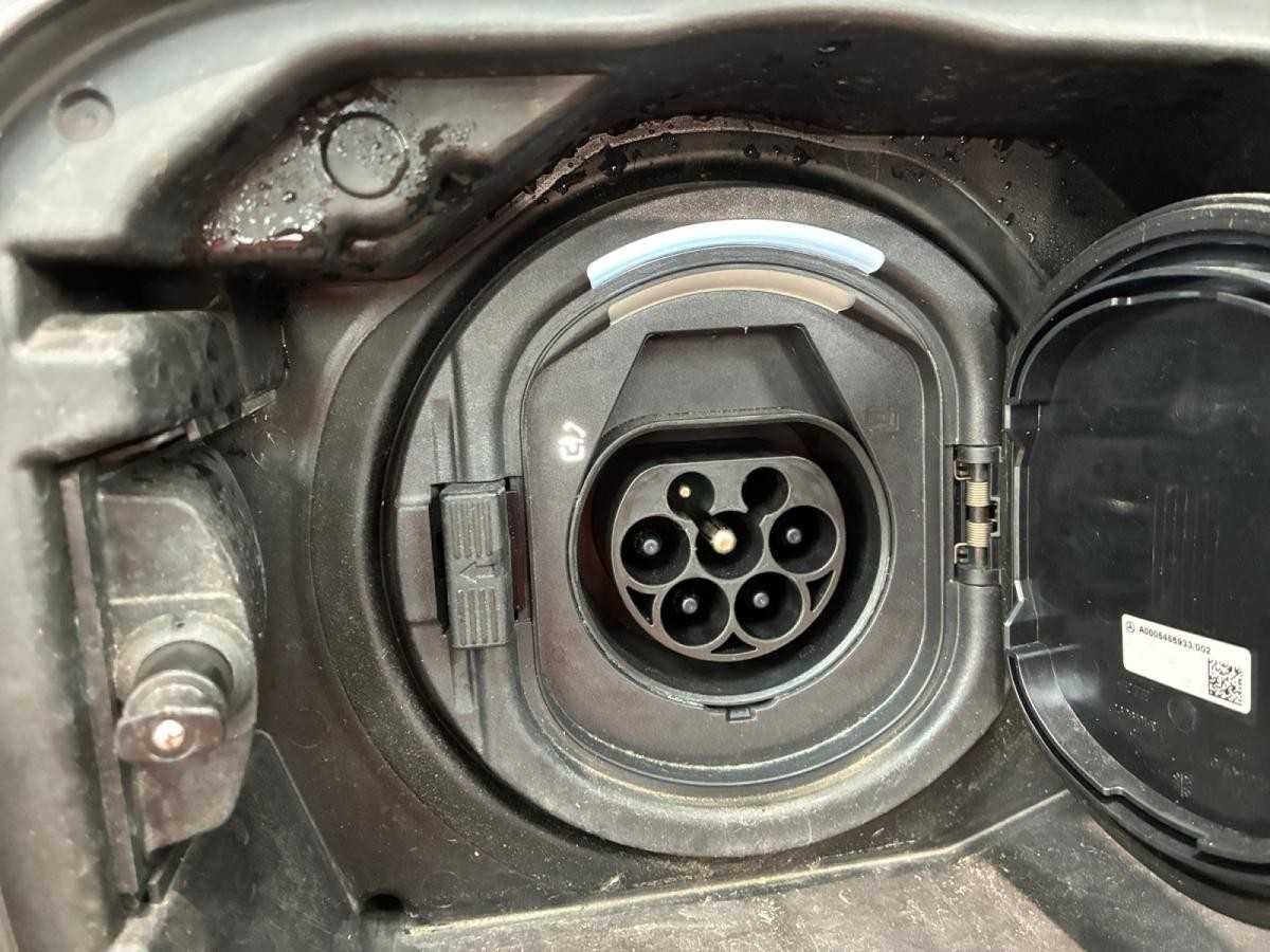 mercedes-benz-classe-a-2023-hibrido-a-gasolina-1332cc