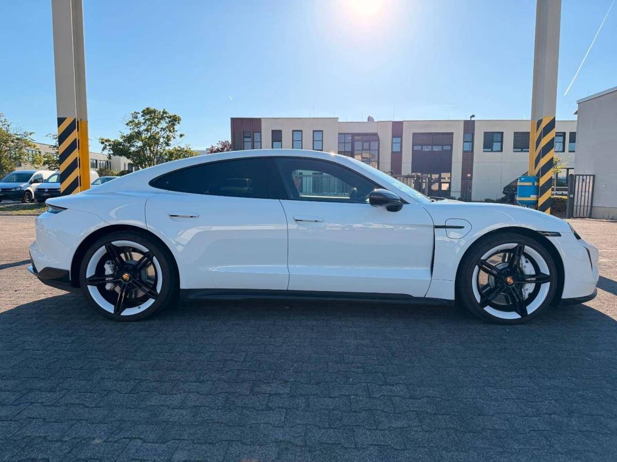 porsche-taycan-2021-eletrico-0cc