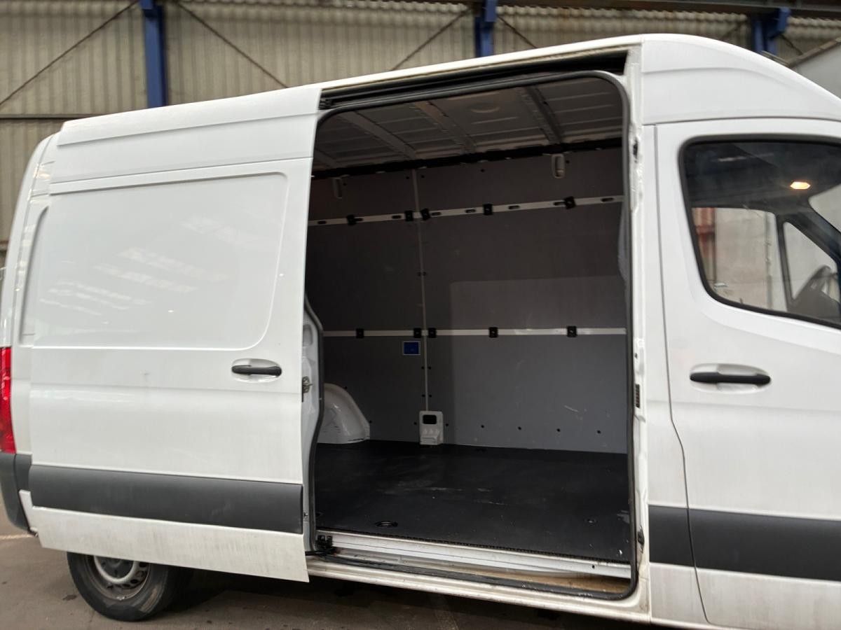 mercedes-benz-sprinter-2021-diesel-2143cc