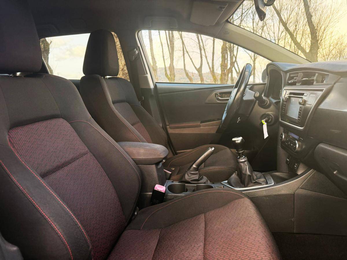 toyota-auris-touring-sports-2014-diesel-1364cc