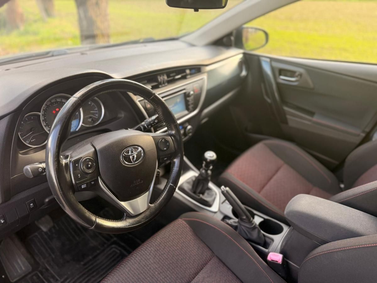 toyota-auris-touring-sports-2014-diesel-1364cc