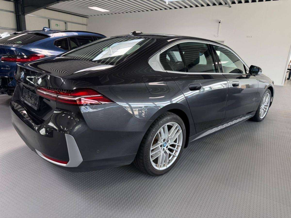 bmw-serie-5-2024-hibrido-a-gasolina-1998cc