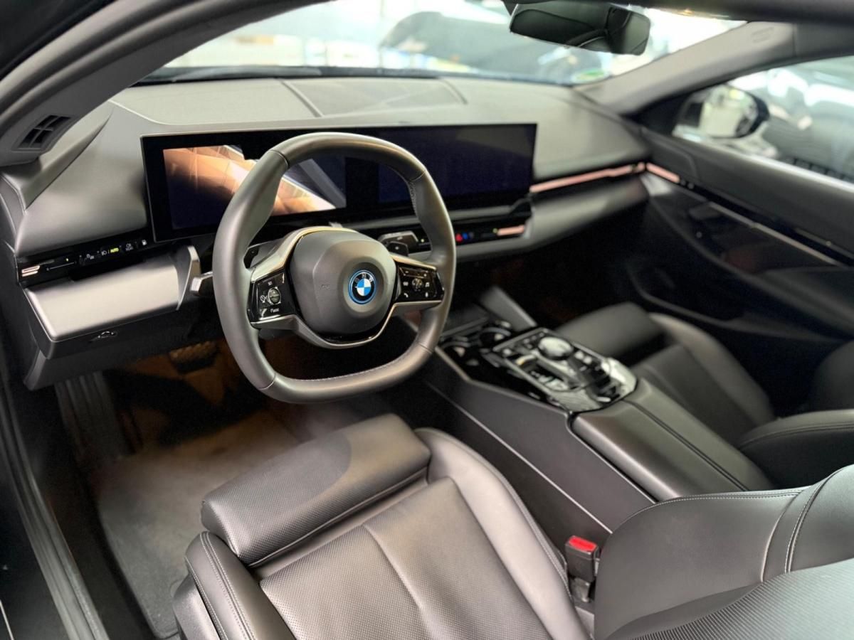 bmw-serie-5-2024-hibrido-a-gasolina-1998cc