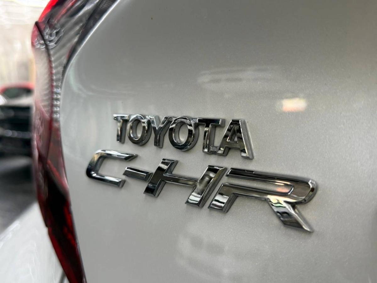 toyota-c-hr-2022-hibrido-a-gasolina-1987cc