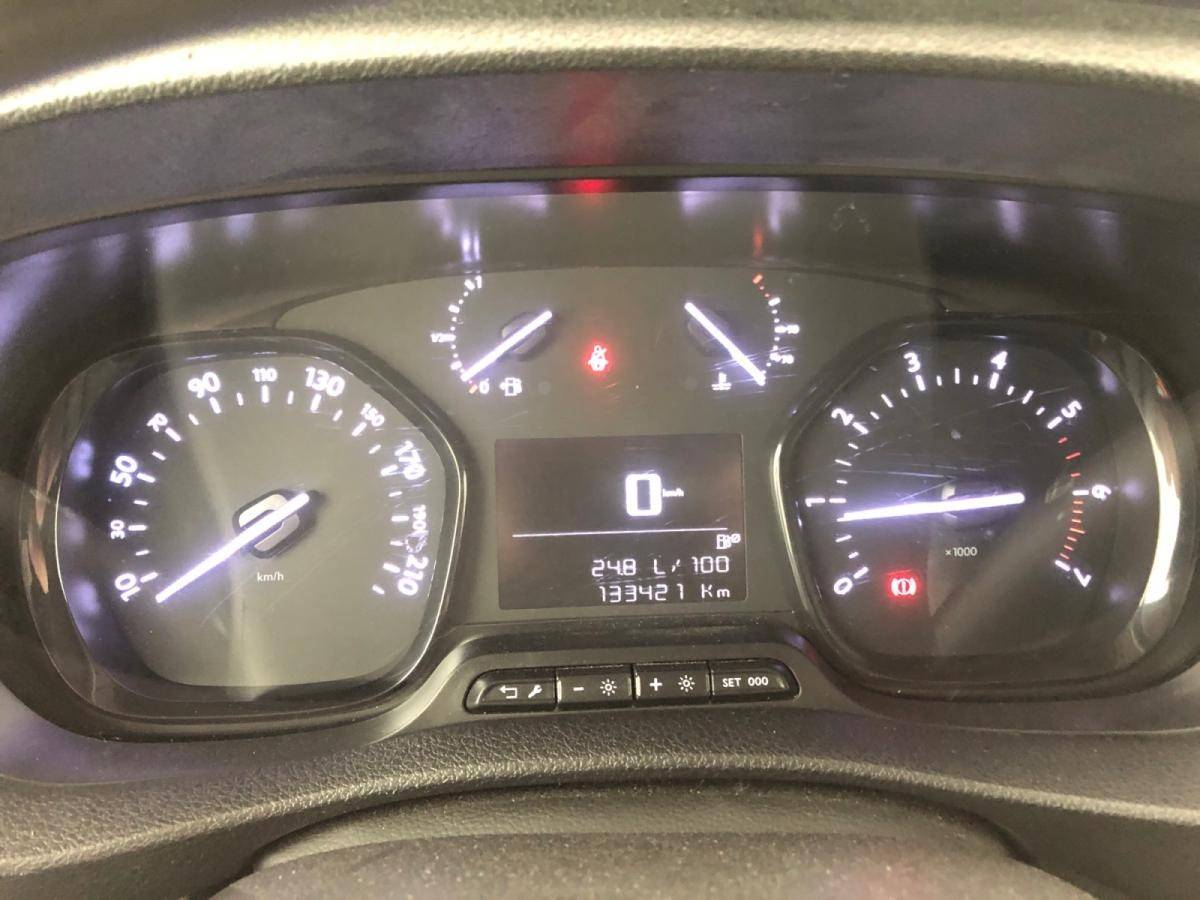 opel-vivaro-2021-diesel-1499cc