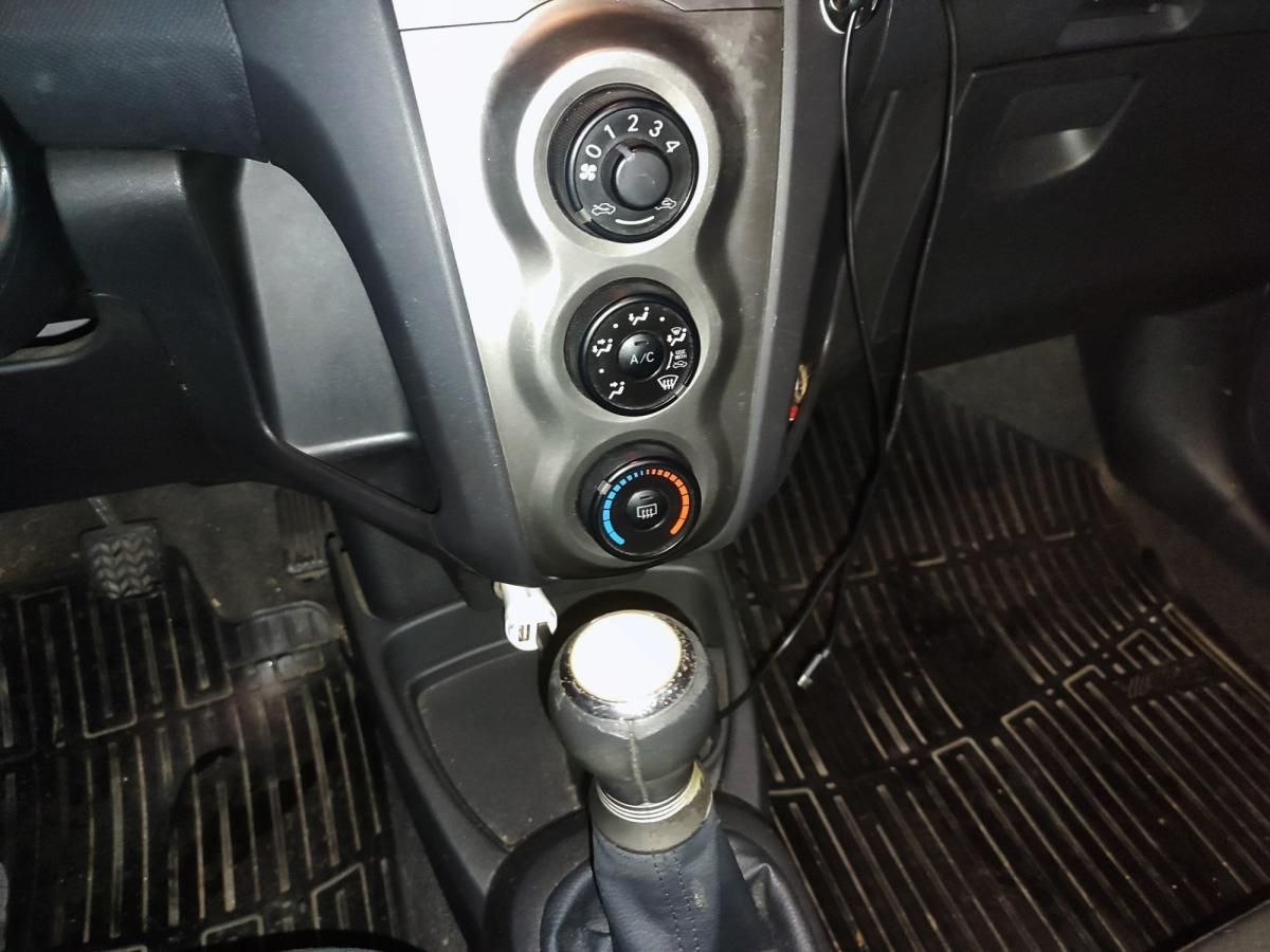 toyota-yaris-2011-gasolina-998cc