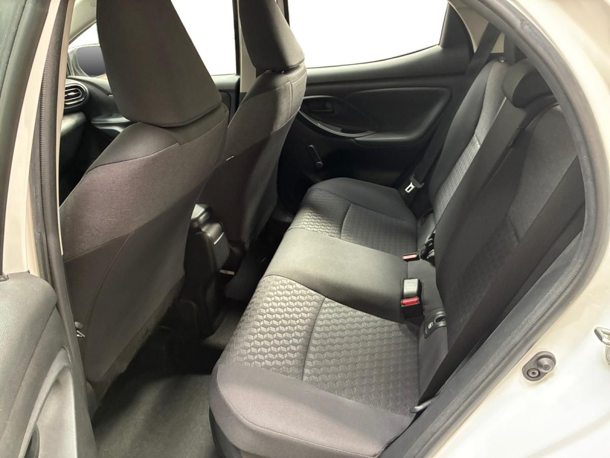 toyota-yaris-2023-hibrido-a-gasolina-1490cc