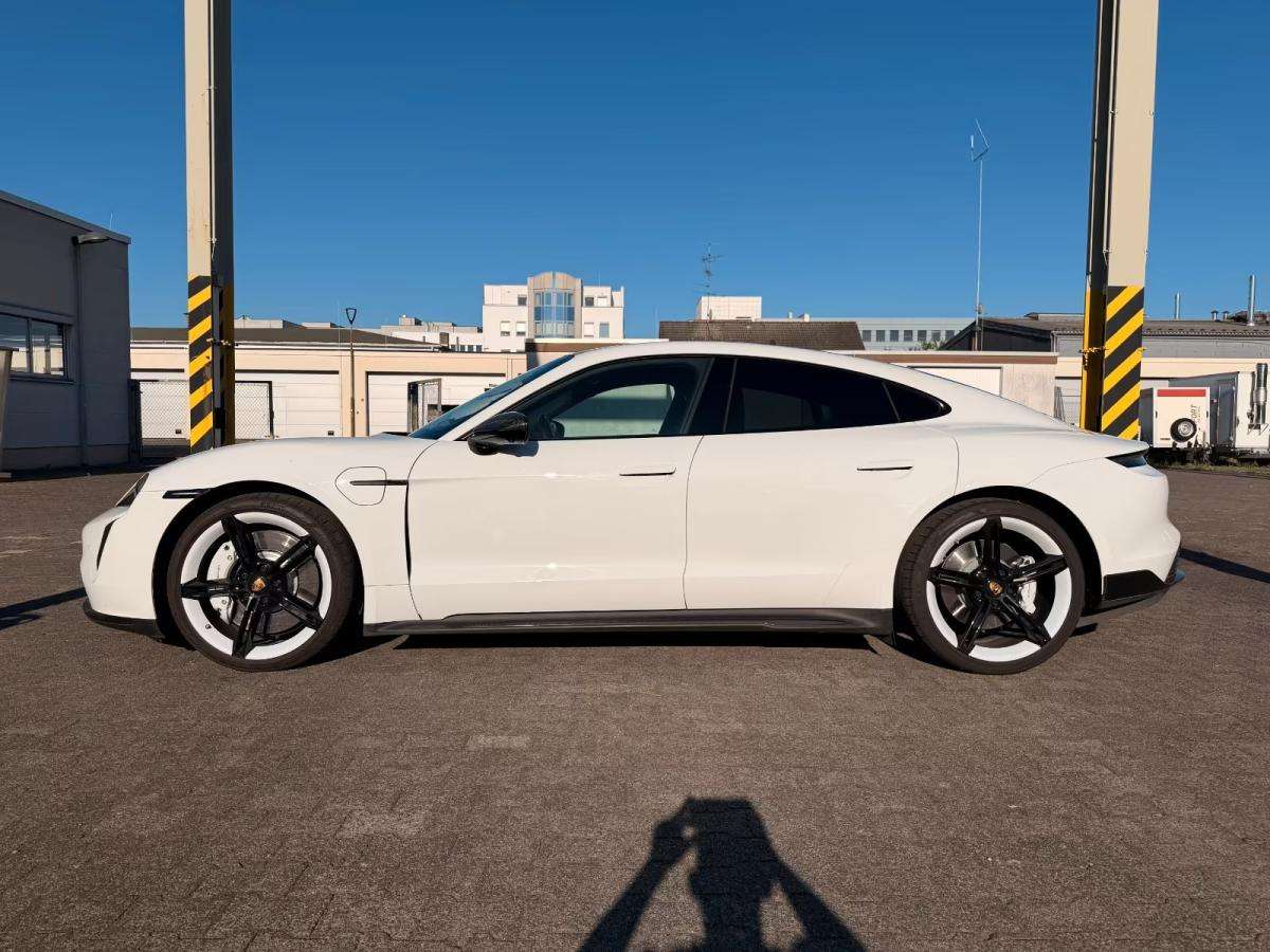 porsche-taycan-2021-eletrico-0cc