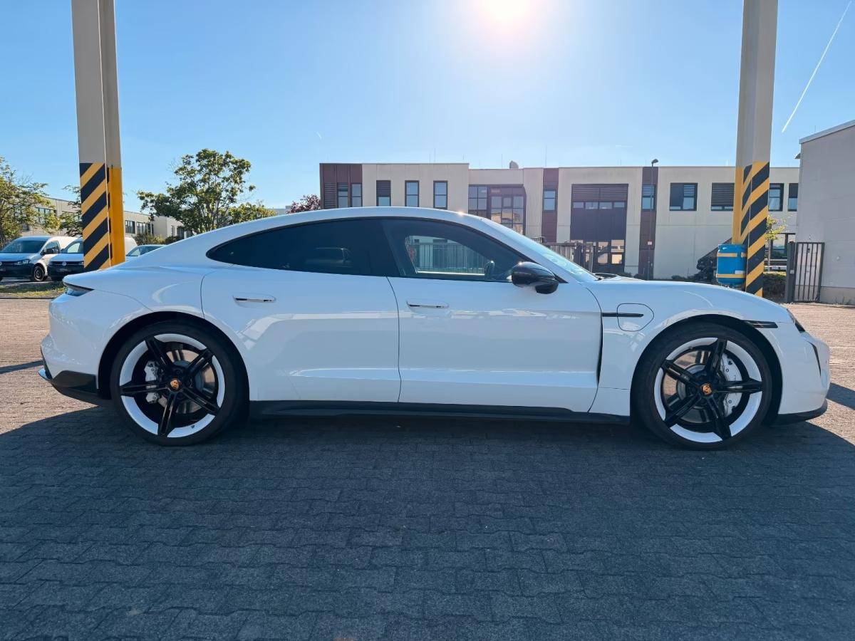 porsche-taycan-2021-eletrico-0cc