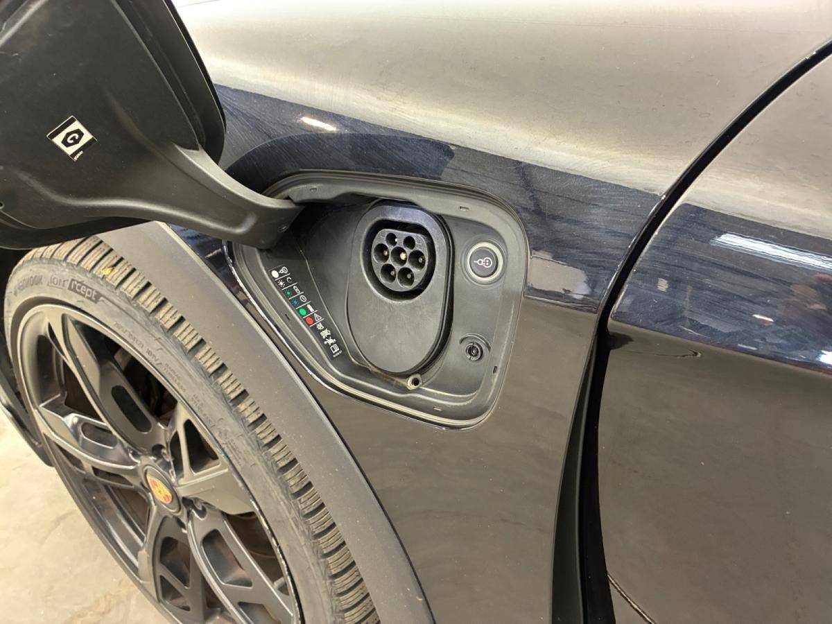 porsche-taycan-2023-eletrico-0cc