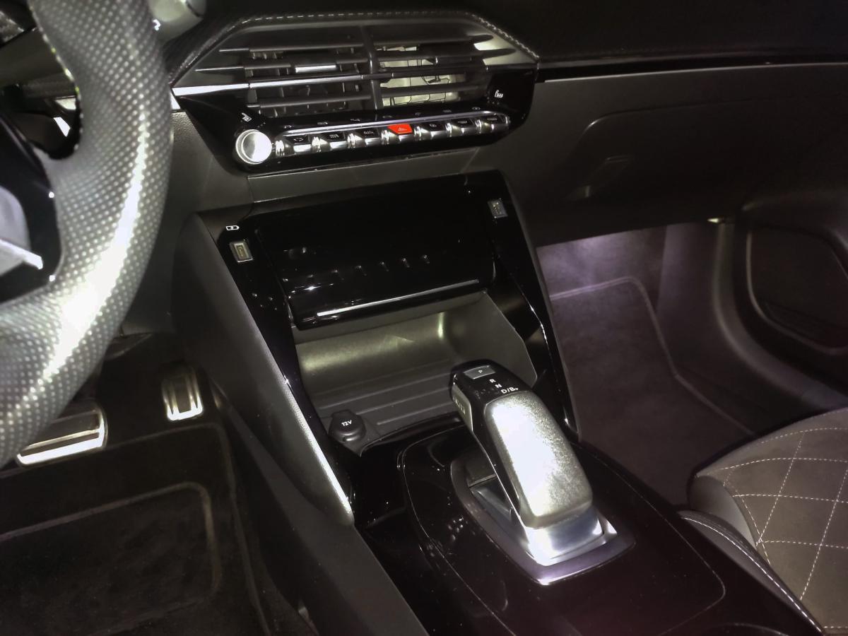 peugeot-208-2021-eletrico-500cc