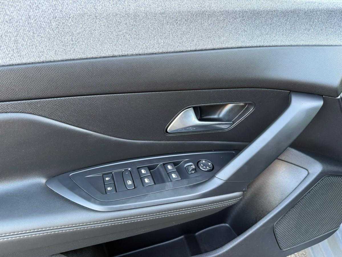 peugeot-308-2023-gasolina-1199cc