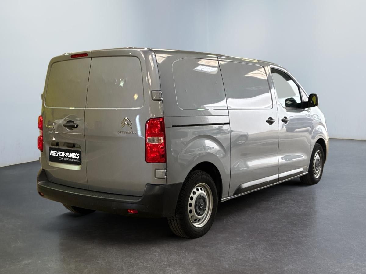 citroen-jumpy-2022-diesel-1499cc