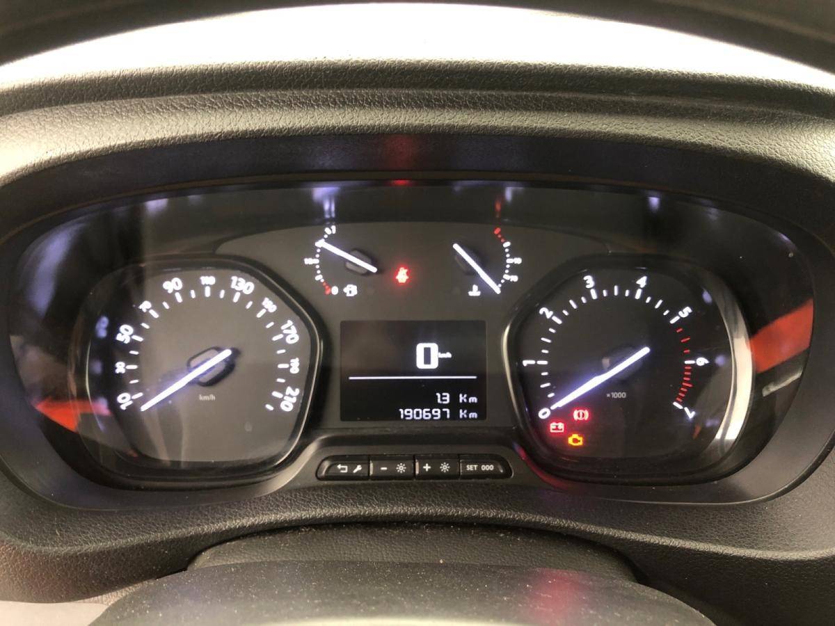peugeot-expert-2021-diesel-1499cc