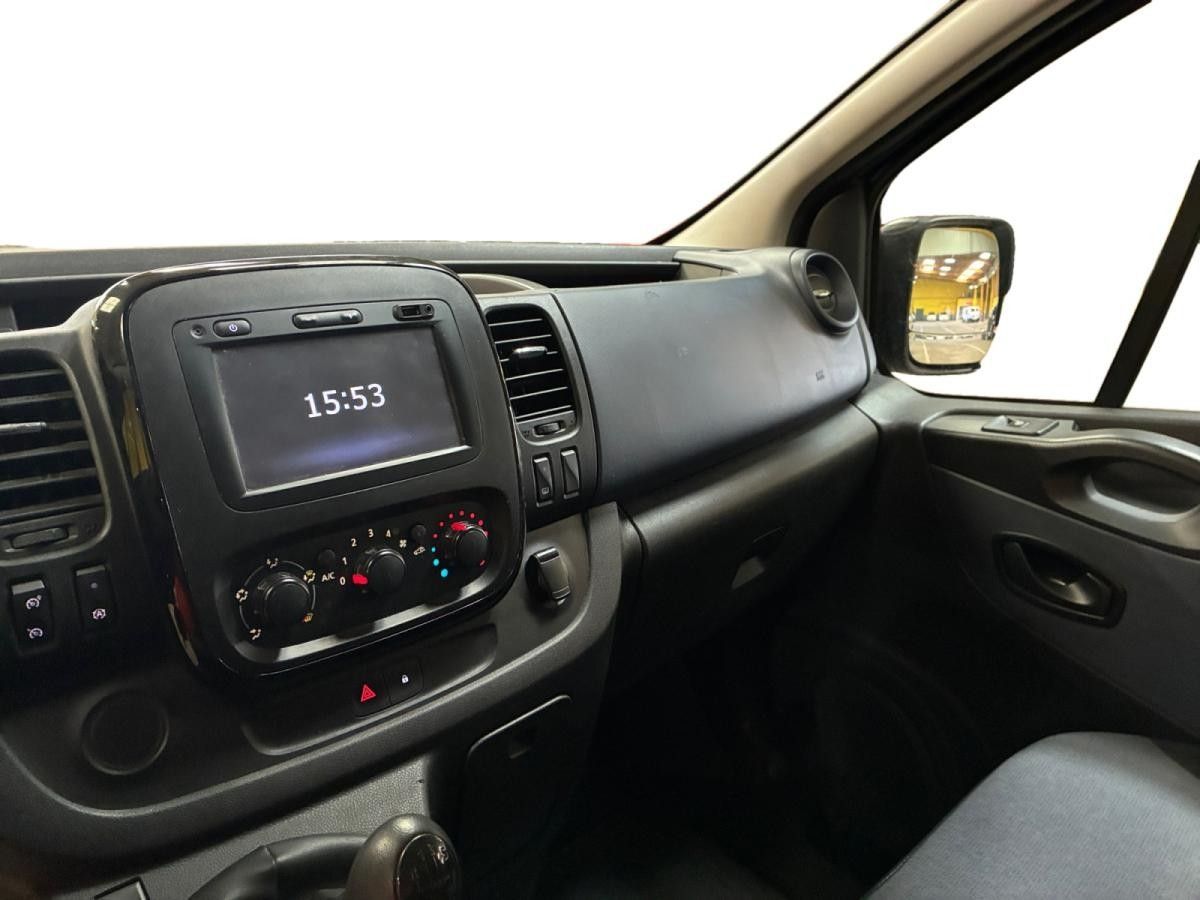 opel-vivaro-2018-diesel-1598cc