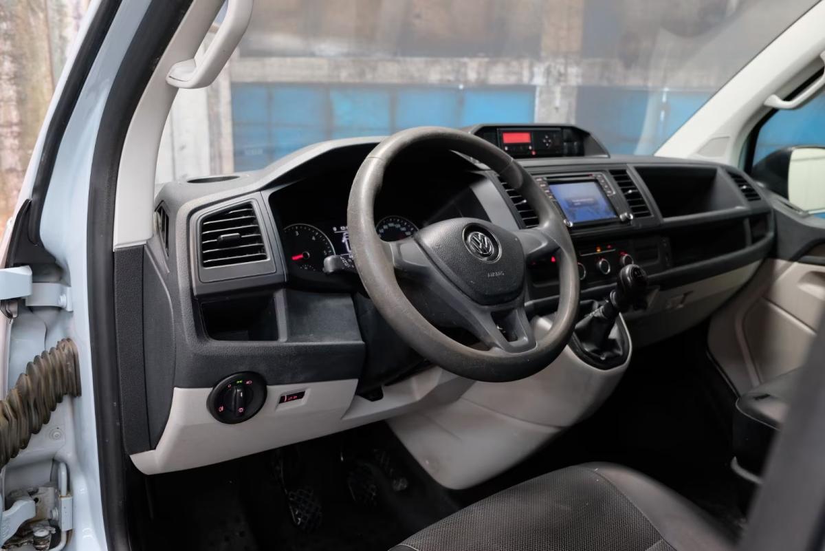volkswagen-transporter-2018-diesel-1968cc