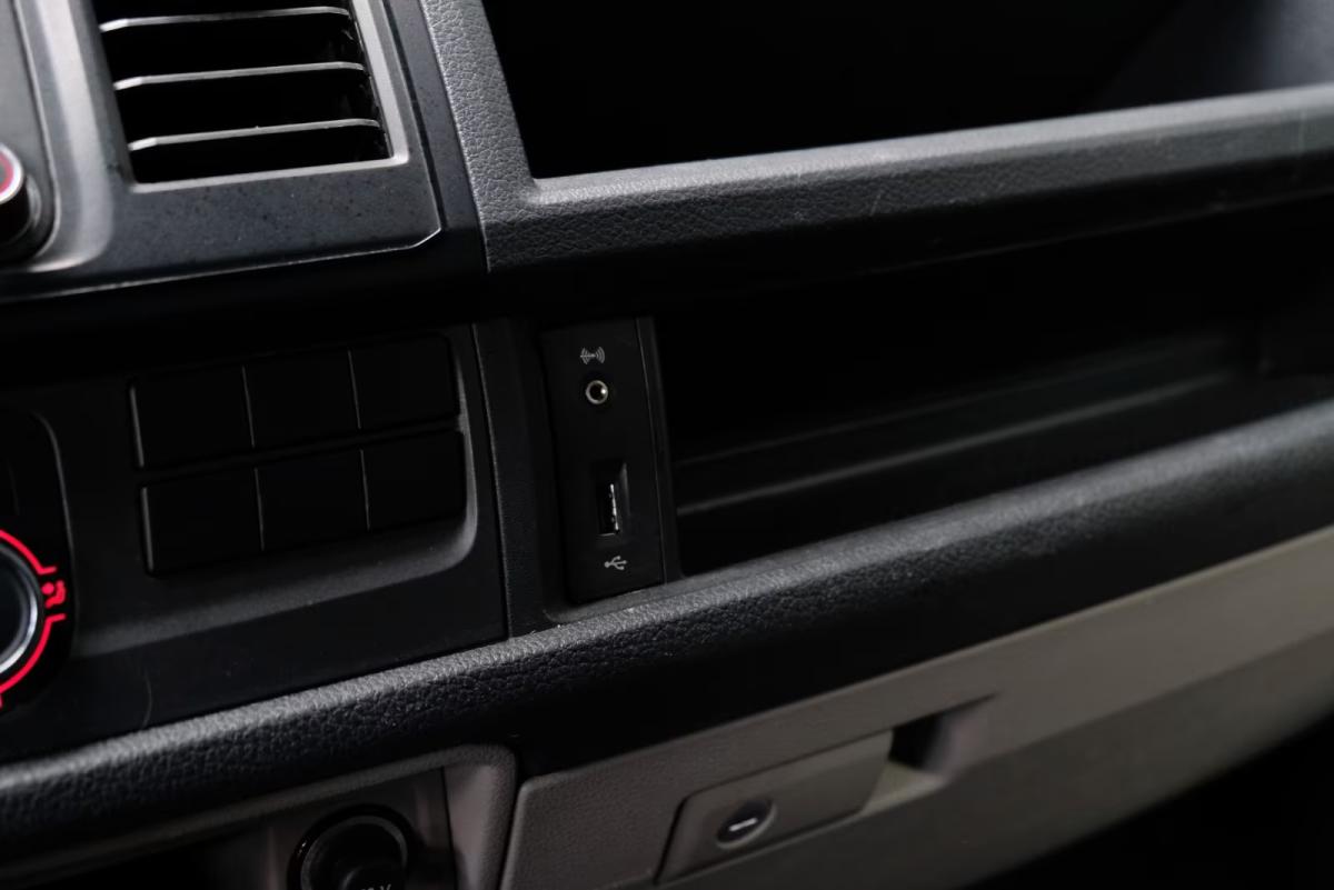 volkswagen-transporter-2018-diesel-1968cc