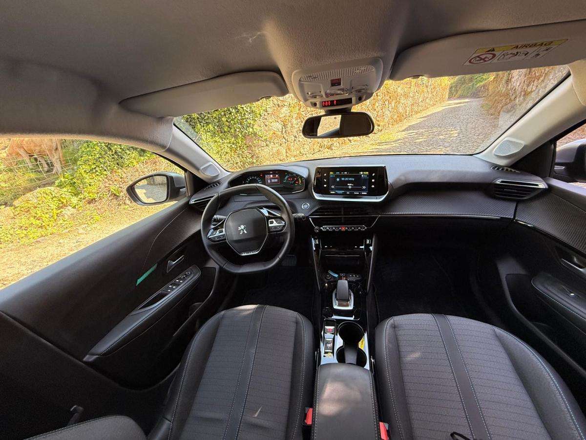 peugeot-208-2022-eletrico-500cc