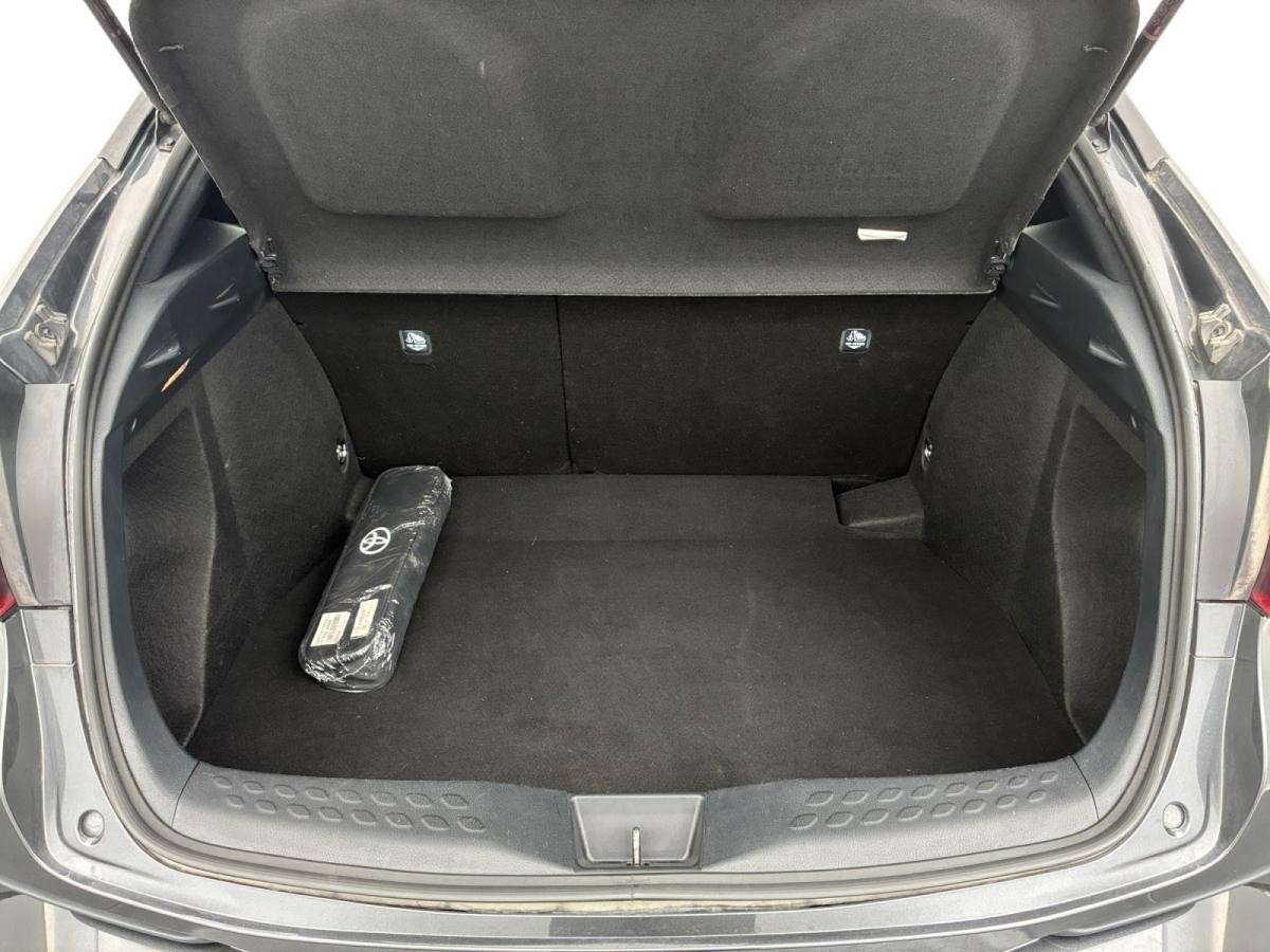 toyota-c-hr-2022-hibrido-a-gasolina-1798cc