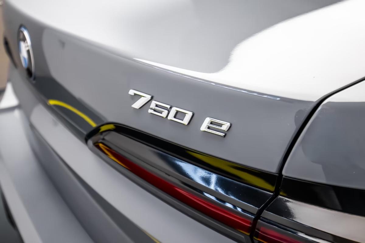 bmw-serie-7-2023-hibrido-a-gasolina-2998cc